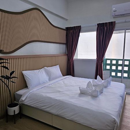 Lub Nai Hostel Patong Zewnętrze zdjęcie