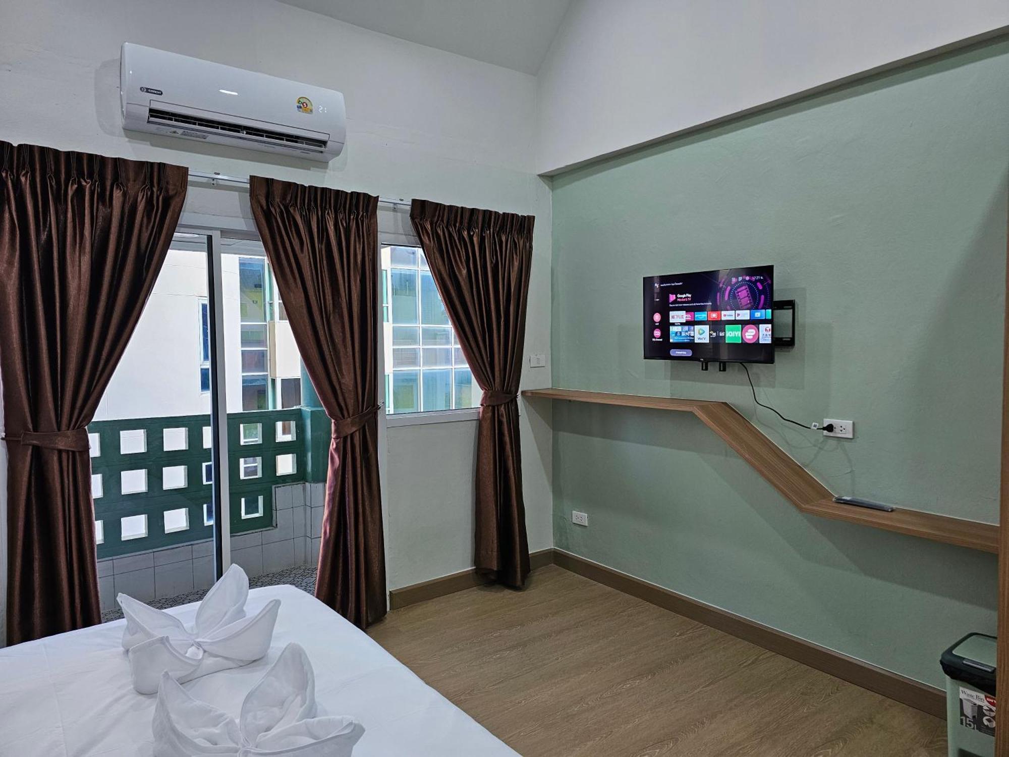Lub Nai Hostel Patong Zewnętrze zdjęcie