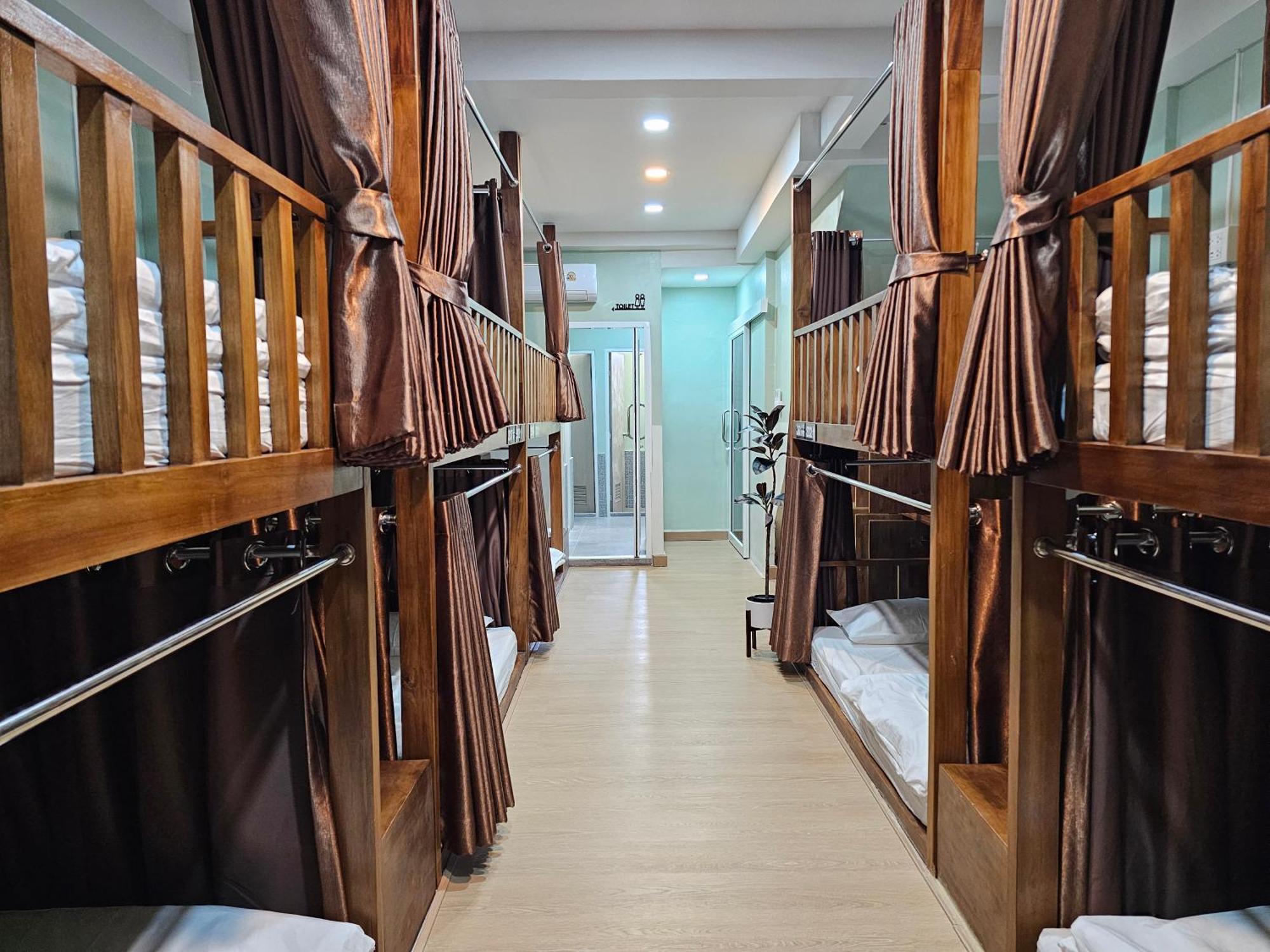 Lub Nai Hostel Patong Zewnętrze zdjęcie